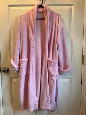 Plush Pink Shawl Collar Robe with Pockets - Women